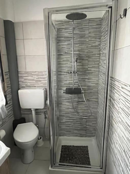 Apartmán Tommy House Katánie Exteriér fotografie